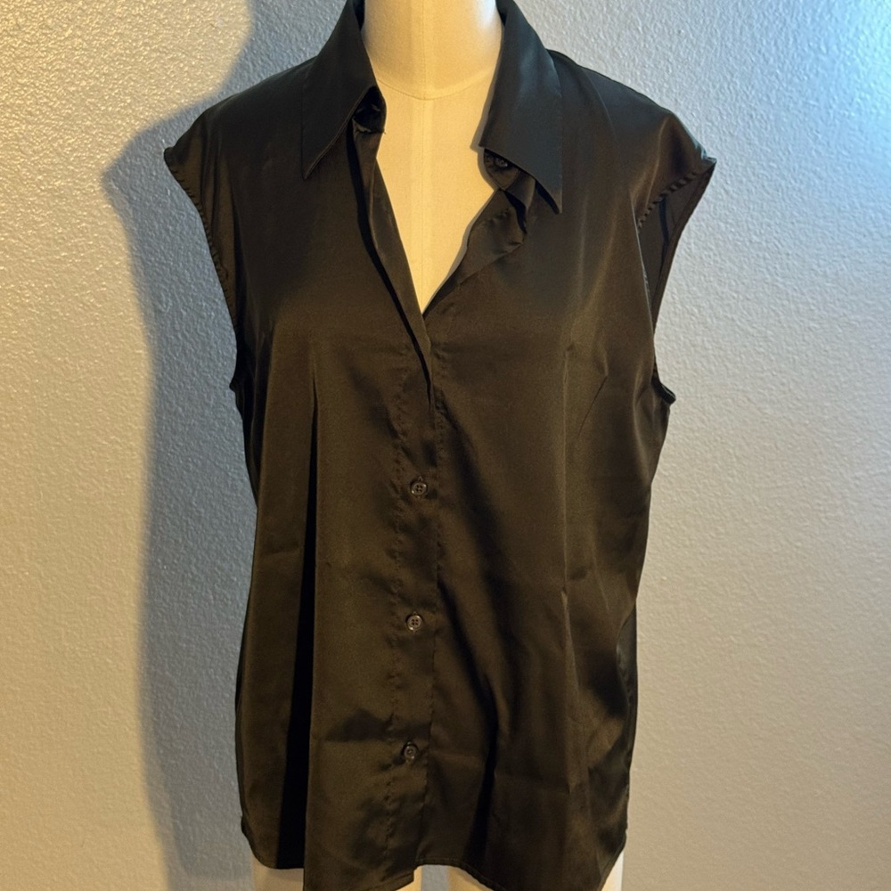 Banana Republic Black Sleeveless Button-Down Shirt